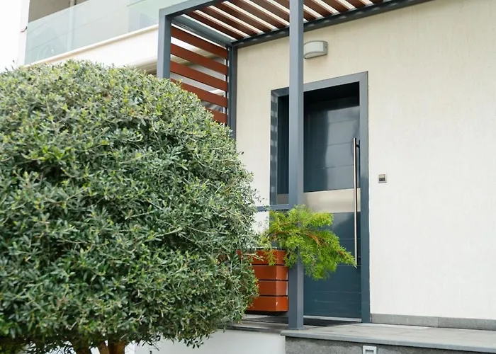 Apartment Modern House!